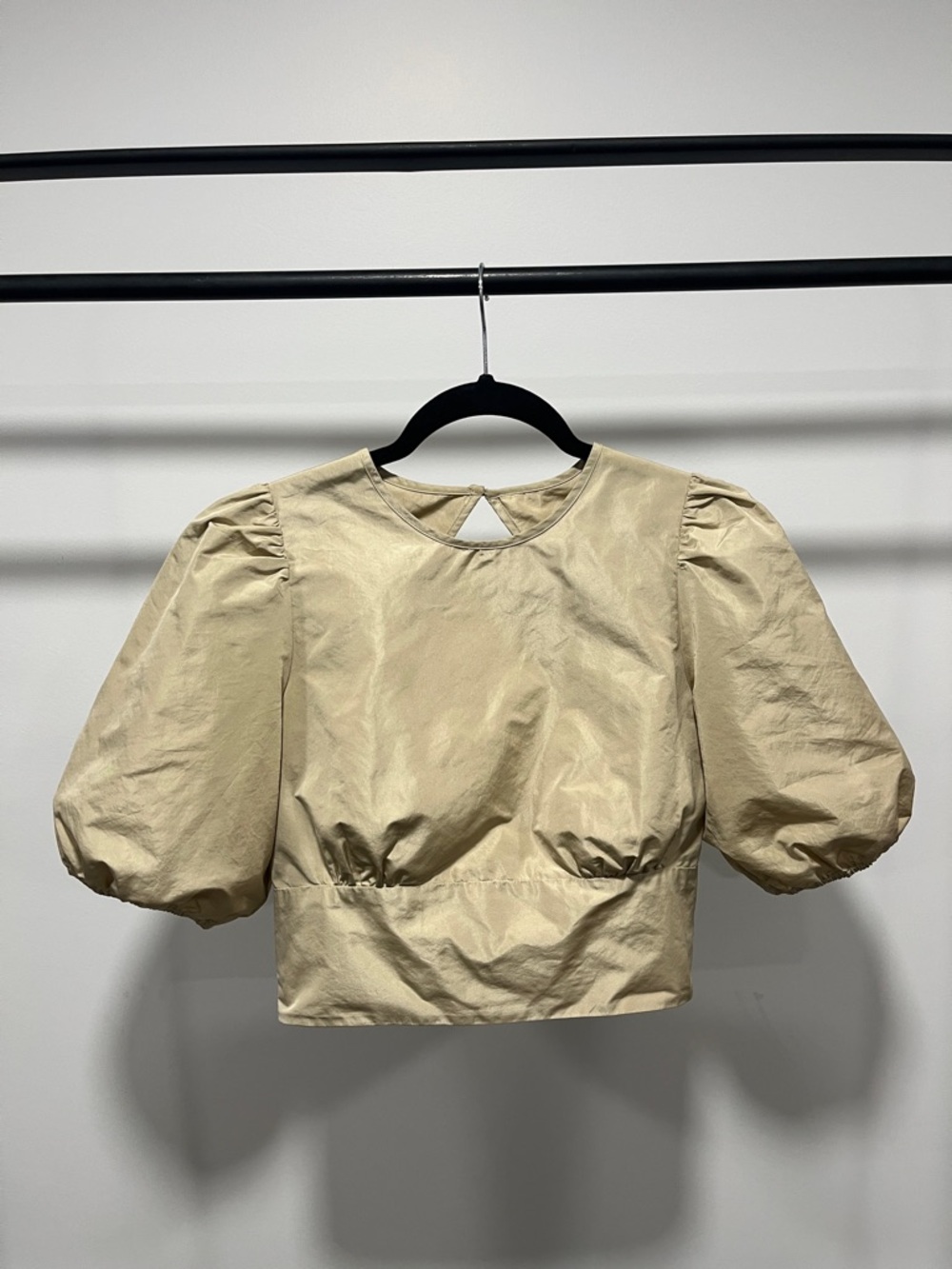 Wilfred Sandstone Puff Sleeve Crop Top